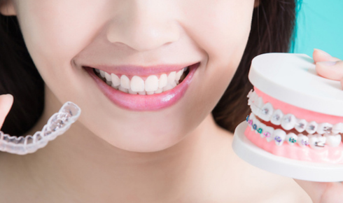Dental Care Tips for People Who Wear Braces or Aligners and Eat Outside Often
